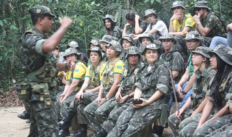 Exército brasileiro já treina mulheres para combate no front